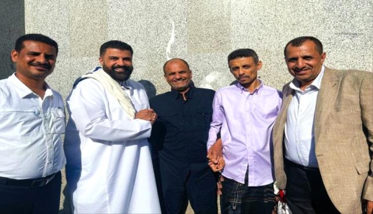 اللواء شلال علي شايع يشارك الأستاذ أحمد سالمين وعائلة آل فدعق أفراحهم