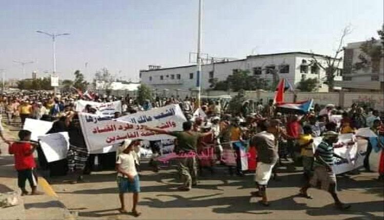 
دعوة عامة للمشاركة في الاعتصام المفتوح أمام مقر المجلس الرئاسي
والحكومة بوابة المعاشيق صباح يوم  الاحد 2025/11/23م
