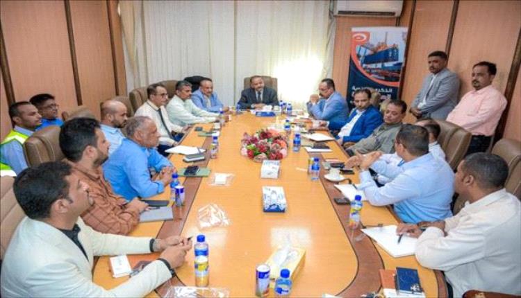 وزير النقل يتفقد سير نشاط محطة الحاويات و يرأس اجتماعاً مع قيادات..