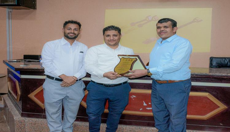 على طريق الاعتماد الأكاديمي.. كلية طب الأسنان عدن تنظم دورة تدريبية نوعية في تجميل الأسنان