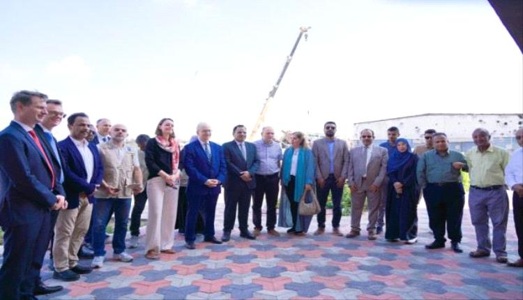 الوزير السقطري يستقبل السفير الألماني والوفد المرافق له ويطّلعان على سير العمل في مشروع إعادة تأهيل الميناء السمكي بعدن
