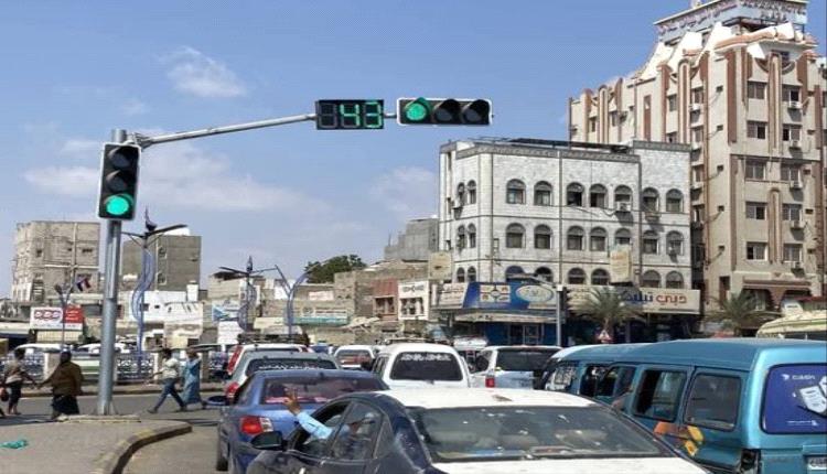 تشغيل تجريبي لإشارات المرور الضوئية في جولة القاهرة بعدن