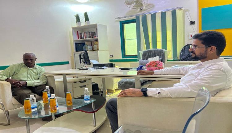 مناقشة سبل التعاون المشترك بين مؤسسة حضرموت للدراسات الإنسانية و الاستراتيجية و معهد العمران للدراسات والتدريب بالمكلا 