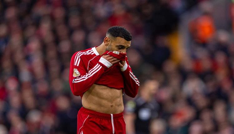 أسطورة مانشستر يونايتد يطالب سلوت باستبعاد صلاح بشكل فوري من تشكيلة ليفربول