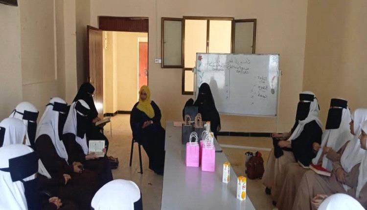 حماس وتنافس في مسابقة القرآن الكريم بثانوية تمنع للبنات.. وفوز لطالبات "ثاني علمي"