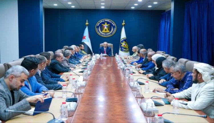 الرئيس الزُبيدي يكلف هيئات الانتقالي بمواصلة مسار الحوار الجنوبي