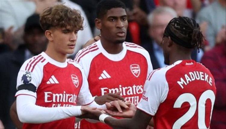 مونيوز لاعب وسط أرسنال أصغر لاعب سنًا يشارك بمباراة بدوري الأبطال
