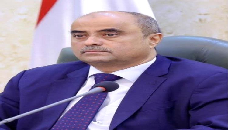 بن بريك : لن نسمح للرئاسي بالعبث بصلاحيات الحكومة! ..
والقرار التنفيذي خط أحمر  