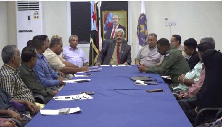 فريق التوجيه الرئاسي يطلع على آخر التحضيرات للاحتفال بالذكرى الـ58 لعيد الاستقلال بلحج
