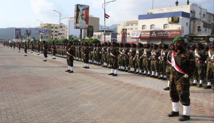 الرئيس الزُبيدي يشهد عرضًا عسكريا في ساحة العروض