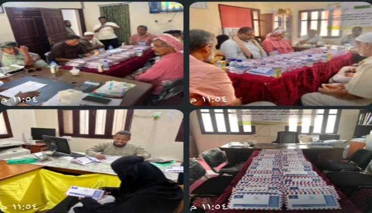 جمعية الصديق التنموية تدشن توزيع المرحلة الثالثة للمساعدات النقدية للأسر الأشد احتياجاً بأحياء منطقة فوة بالمكلا 