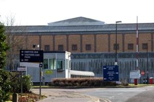 بريطانيا تحذر من استخدام مسيّرات في تهريب داخل السجون