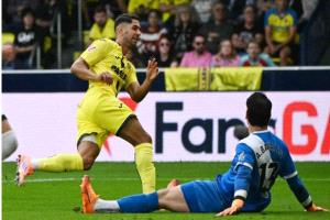 فياريال يزيح برشلونة من وصافة "الليغا" بعد فوز ساحق على رايو فايكانو