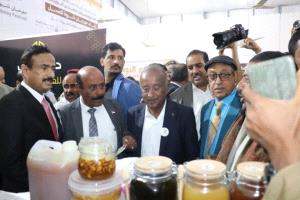 وفد وزارة الزراعة والأسماك يشارك في مهرجان شبوة للعسل