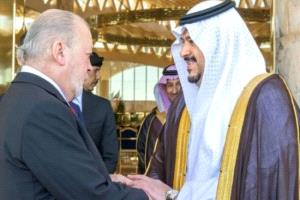 ملك ماليزيا يصل الرياض