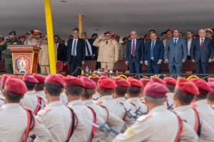 وزير الدفاع يشهد حفل تخرج الدفعة ٥٢ كلية حربية في العاصمة عدن