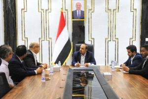 محافظ حضرموت يبحث مع وفد منظمة اليونيسكو تعزيز التعاون في حماية التراث الثقافي
