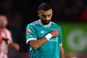 "فريقنا يلعب بعشرة لاعبين".. نجم ليفربول يهاجم صلاح ويحذر "الريدز" قبل مواجهة أستون فيلا