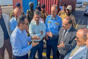 وزير النقل يؤكد ضرورة رفع جاهزية ميناء عدن وتسريع وتيرة المناولة