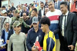 الرئيس الزُبيدي يشهد نهائي كأس العاصمة عدن ويتوج وحدة عدن بطلاً للبطولة