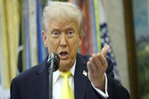 ترامب يطلب مزيدًا من الإحاطات بشأن فنزويلا