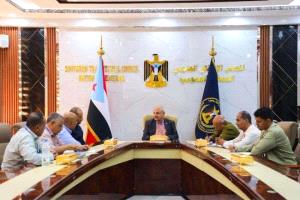 فريق التوجيه الرئاسي يلتقي قيادة مؤسسة المياه والصرف الصحي بالعاصمة عدن
