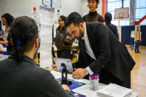 زلزال نيويورك السياسي: حين يهتز عرش التطبيع بفوز مسلم من أحياء المقهورين