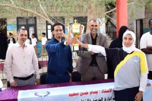 السقاف يشهد بطولة الكرة الطائرة بمدرسة مطهر الغرباني ويطّلع على احتياجات صفوف الصم والبكم في صيرة