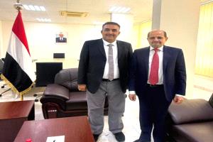 وكيل محافظة أبين يلتقي وزير الخارجية بعدن لبحث الهجرة غير الشرعية والأوضاع الدبلوماسية