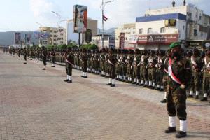 الرئيس الزُبيدي يشهد عرضًا عسكريا في ساحة العروض