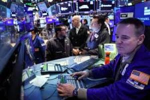 العقود الآجلة للأسهم الأمريكية تستأنف التداول بارتفاع بعد حل عطل
