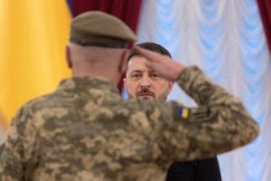 بين أكياس النقود والمرحاض الذهبي.. الغرب يتلمس التخلي عن دعم زيلينسكي