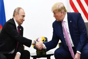 البيت الأبيض يعلق على اتهام ترامب بالانحياز لروسيا