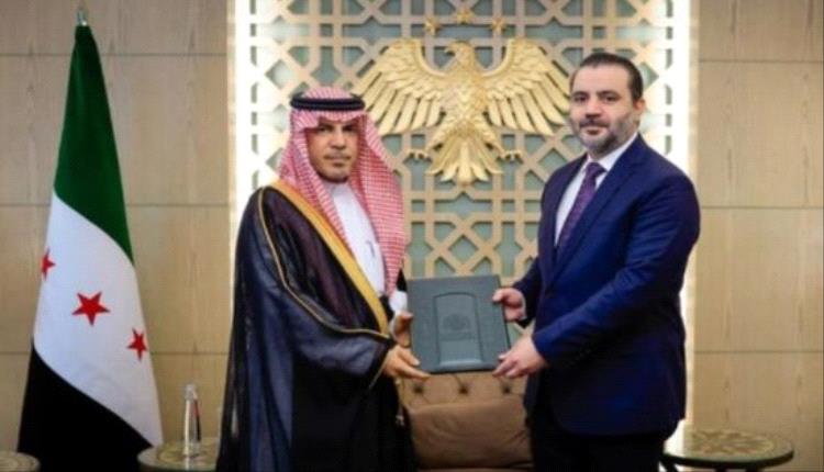 سفير السعودية لدى دمشق يسلم أوراق اعتماده