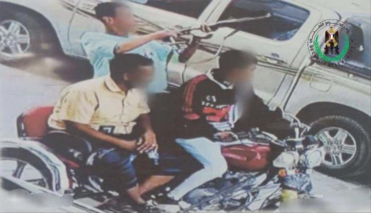 قوات الحزام الأمني بعدن تضبط متورطين في واقعة إطلاق نار بمديرية المنصورة
