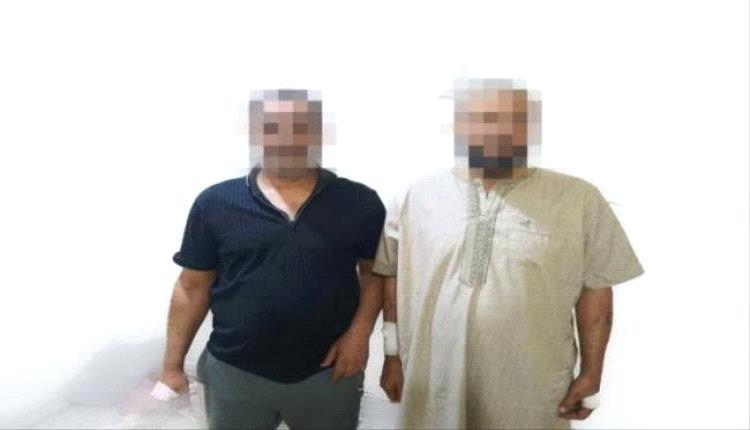 أمن المهرة يضبط أجنبيين دخلا البلاد بطريقة غير شرعية من سلطنة عُمان
