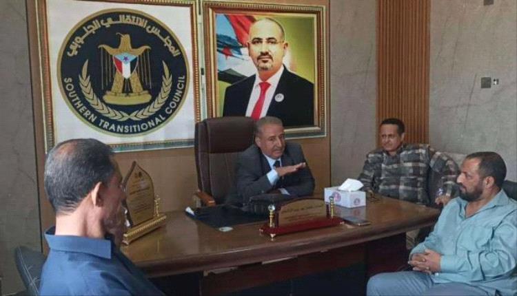 الفريق الرئاسي يبحث مع الغرفة التجارية في لحج تفعيل الرقابة على الأسواق
