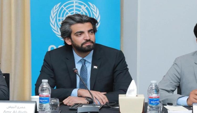 حين يقارن "سام الغباري" بين "عمرو البيض وعبدالملك الحوثي"