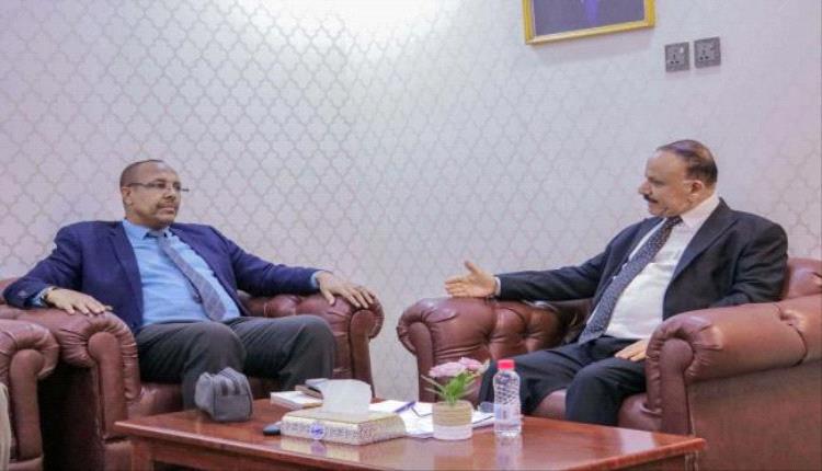 وزير النقل يبحث مع السفير الصومالي مجالات التعاون الخاصة بالنشاط البحري والجوي بين البلدين
