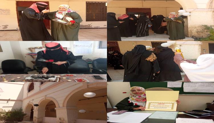 معلمات الفترة المسائية يكرمّن المديرة والوكيلة الفنية بمناسبة يوم المدير العالمي