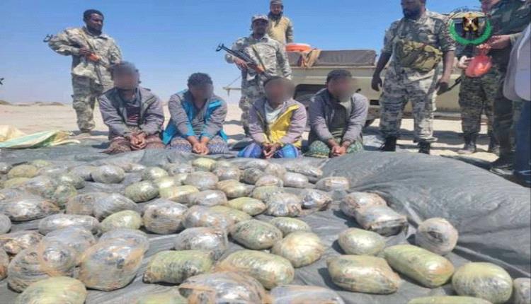 ضبط قارب يحمل 139 كيسا من الحبوب المخدرة بسواحل أبين