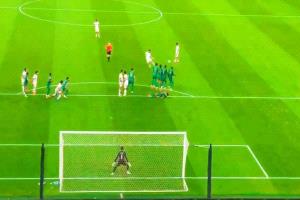 الفرصة الأخيرة التي حبست الأنفاس..الفرصة التي كادت تلقي بالمنتخب السعودي إلى نيران متاهة ملحق صعب.