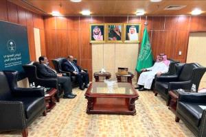 وزير النقل يلتقي السفير السعودي في الرياض لبحث دعم مشاريع النقل
