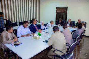 رئيس جامعة عدن يلتقي عمداء الكليات الموقعة على اتفاقيات الاعتماد الأكاديمي لمتابعة تنفيذ معايير الجودة