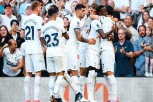 بوينديا يضمن فوز فيلا على توتنهام في دوري إنجلترا