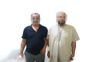 أمن المهرة يضبط أجنبيين دخلا البلاد بطريقة غير شرعية من سلطنة عُمان
