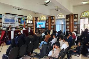 جامعة تعز تمنح عقبة عباس درجة الامتياز على رسالة الماجستير في إدارة الأعمال
