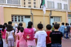 فصول دراسية تتحول إلى "استوديوهات تيك توك".. 