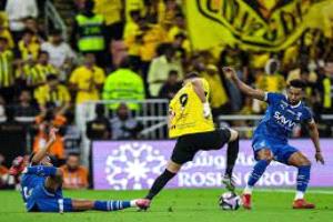 الاتحاد يواجه الهلال في اختبار صعب للعودة للانتصارات في الدوري السعودي