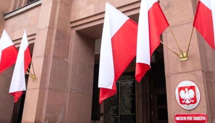 
قرار جديد قد يعصف بالمساعدات المالية للأجانب
